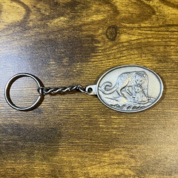 Pewter Snow Leopard Keychain World Wildlife Fund Vintage 1989 Made in Canada - Picture 2 of 6